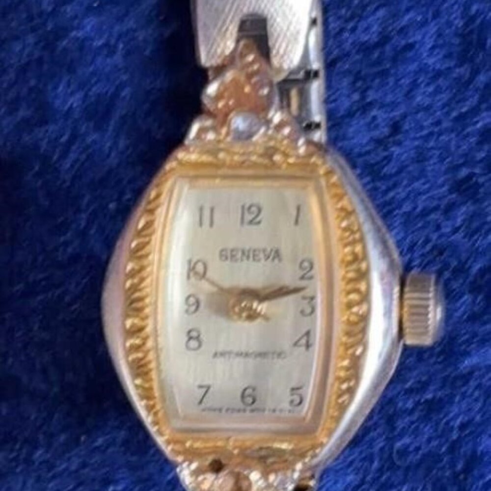 Vintage Geneva Ladies Gold Watch - Working